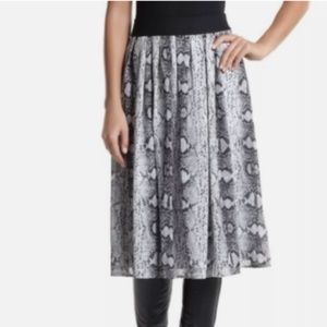 WHBM Snakeprint Skirt sz 2 in black and white